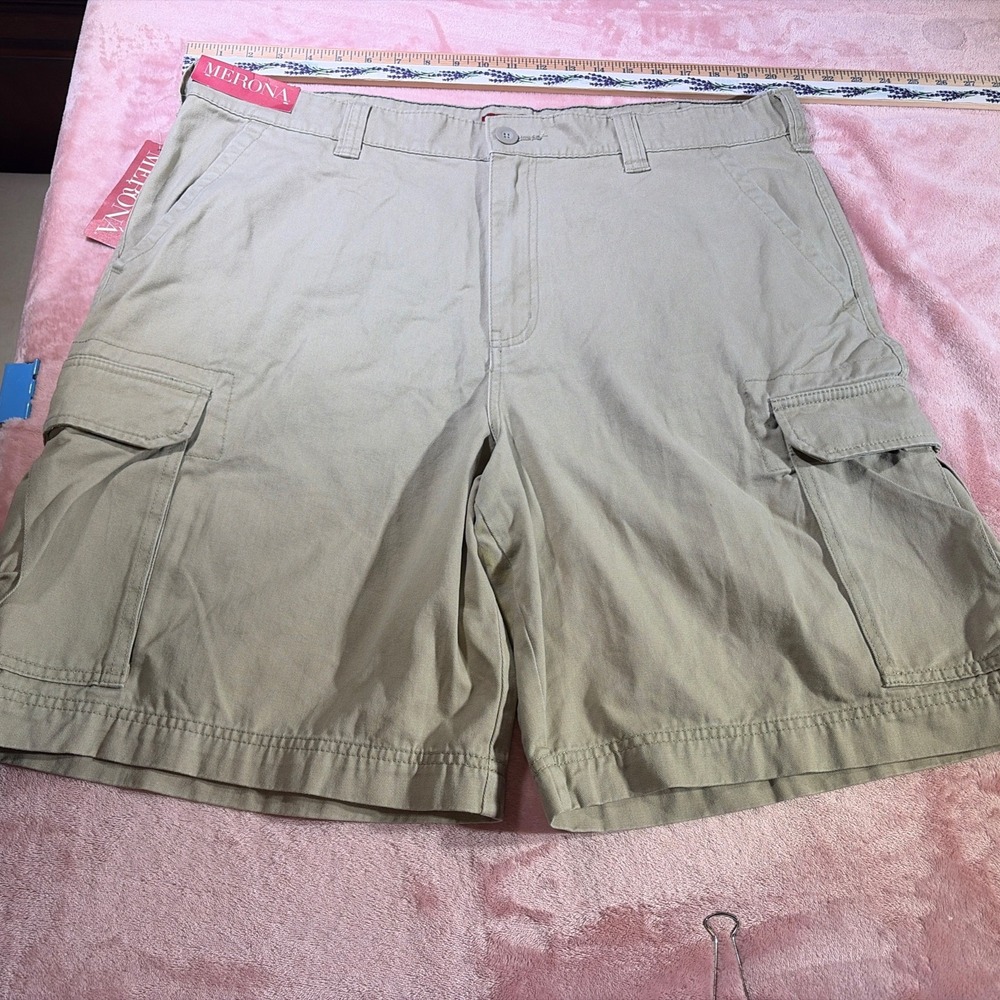 Merona Flat Front Men's Cargo Shorts Sz 42. NWT In Khaki.